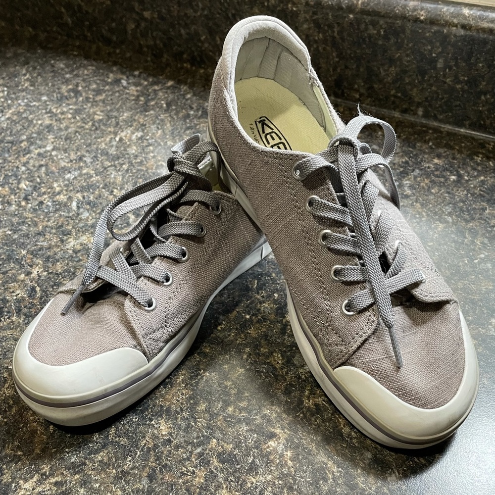 Keen Shoes.  Gray.  Size 7